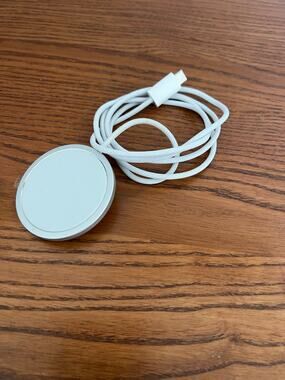 Apple MagSafe Charger - Fast Wireless Charging Pad (USB-C) 1 Meter